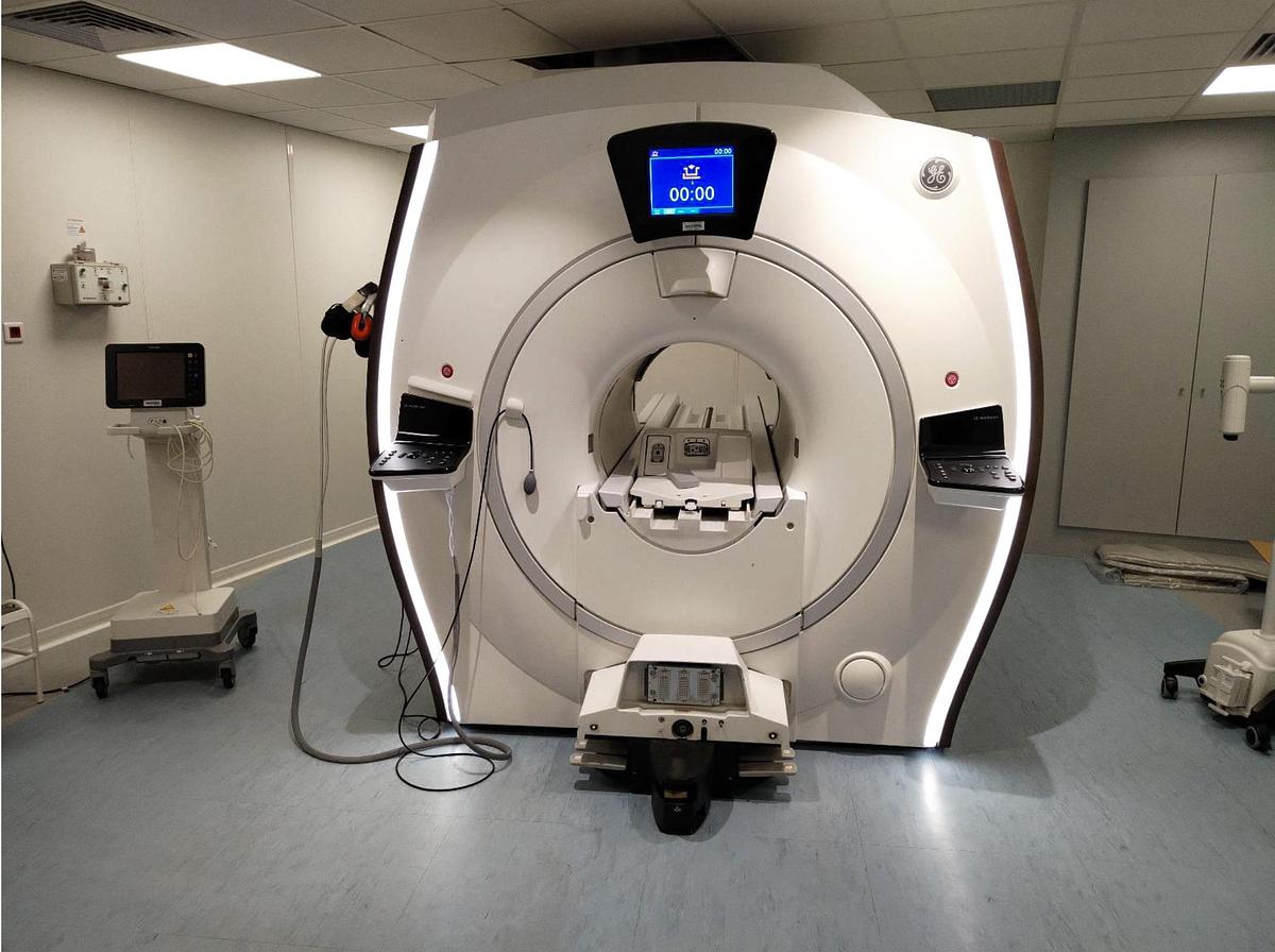 SYSTÈME D’IRM GE MR450w GEMs 1.5T