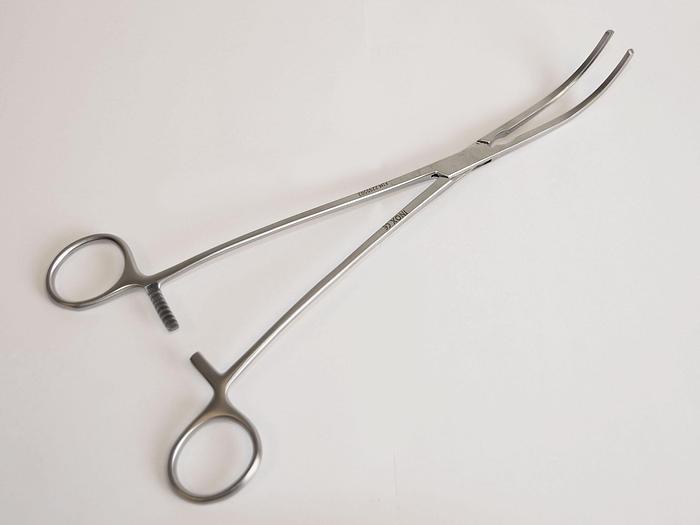 PINCE DE BAKEY VASCULAIRE COURBE 27CM
