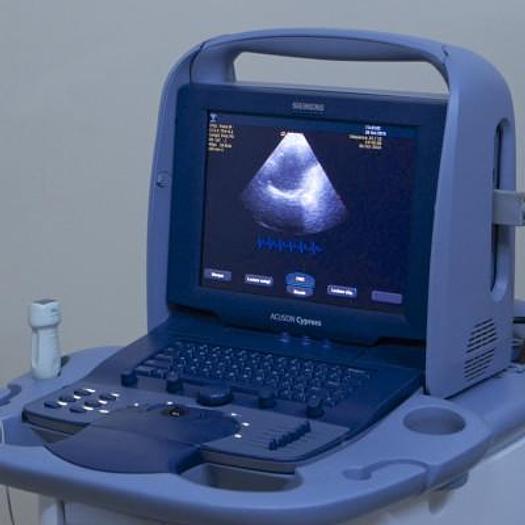 ECHOCARDIOGRAPHE PORTABLE ACUSON SIEMENS CYPRESS COULEUR AVEC CHARIOT
