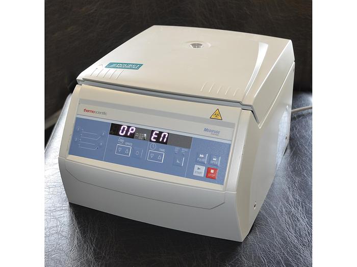 CENTRIFUGEUSE DE PAILLASSE THERMOFISHER SCIENTIFIC MODÈLE THERMO SCIENTIFIC MEDIFUGE ANNÉE 2022