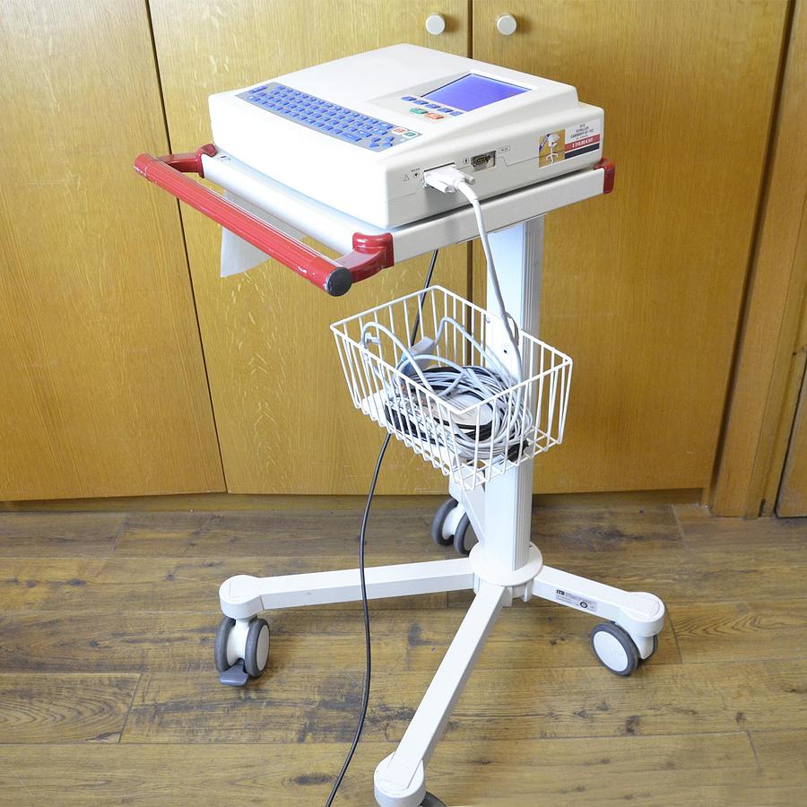 SCHILLER CARDIOVIT AT-102 ECG MULTIFONCTIONNEL HAUTE PERFORMANCE