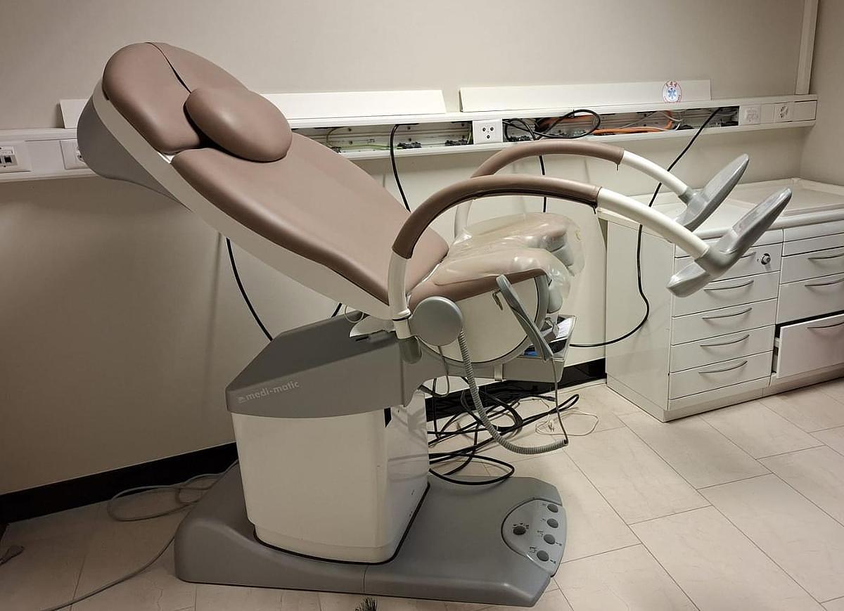 CHAISE GYNECOLOGIQUE SCHMITZ MEDI-MATIC AVEC SON TABOURET