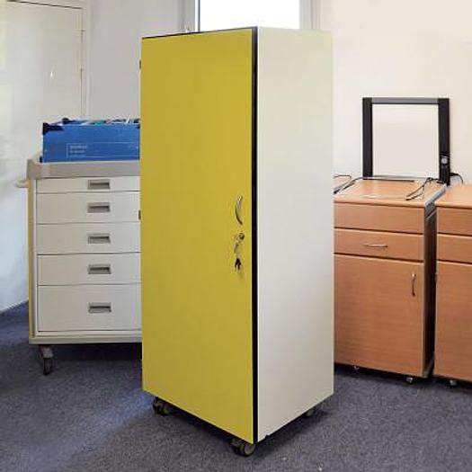 ARMOIRE ROULANTE DE DISTRIBUTION DE MÉDICAMENTS