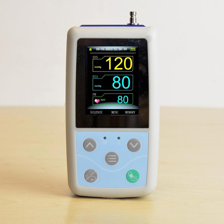 HOLTER TENSIONNEL 24H AVEC 3 BRASSARDS