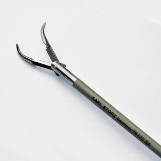 PORTE AIGUILLE KARL STORZ 26173SA SZABO BERCI FLAMINGO ASST AVEC PINCE COURBE