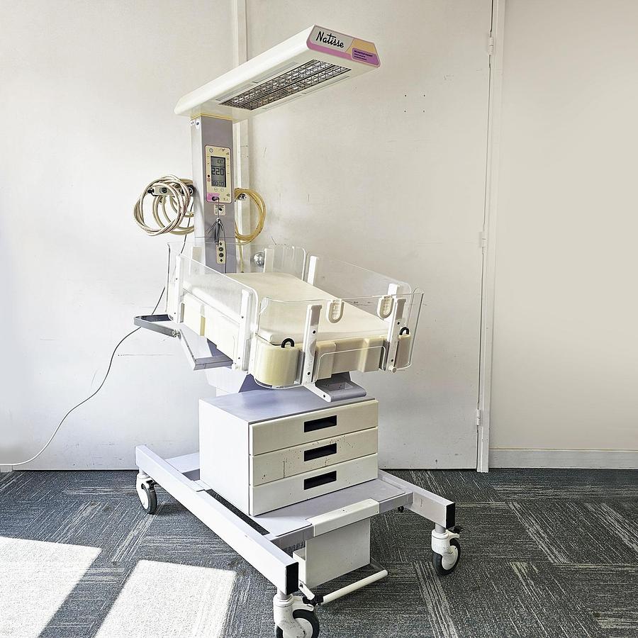 TABLE DE REA NEONATALE BIO MS MOD. NATISSE RADIANT H.V. AIR/OXYGENE/VIDE