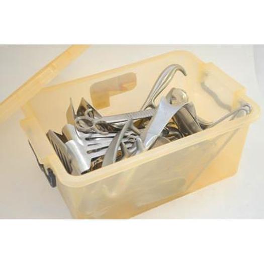 BOITE PLASTIQUE AVEC ENSEMBLE DE VALVES ET ECARTEURS