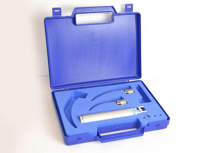 SET LARYNGOSCOPE ADULTE AVEC 2 LAMES