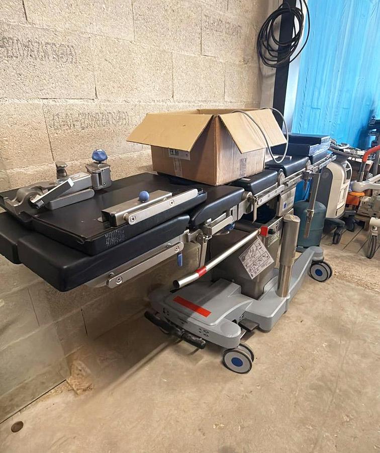 TABLE D'OPÉRATION ÉLECTRIQUE TRUMPF JUPITER AVEC SES ACCESSOIRES