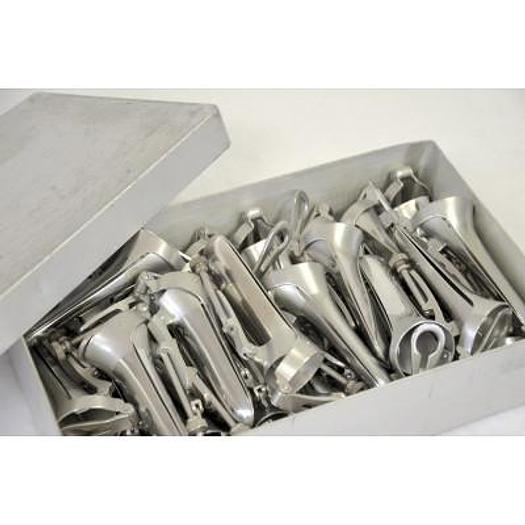LOT DE SPECULUMS VAGINAUX DANS LEUR BOITE