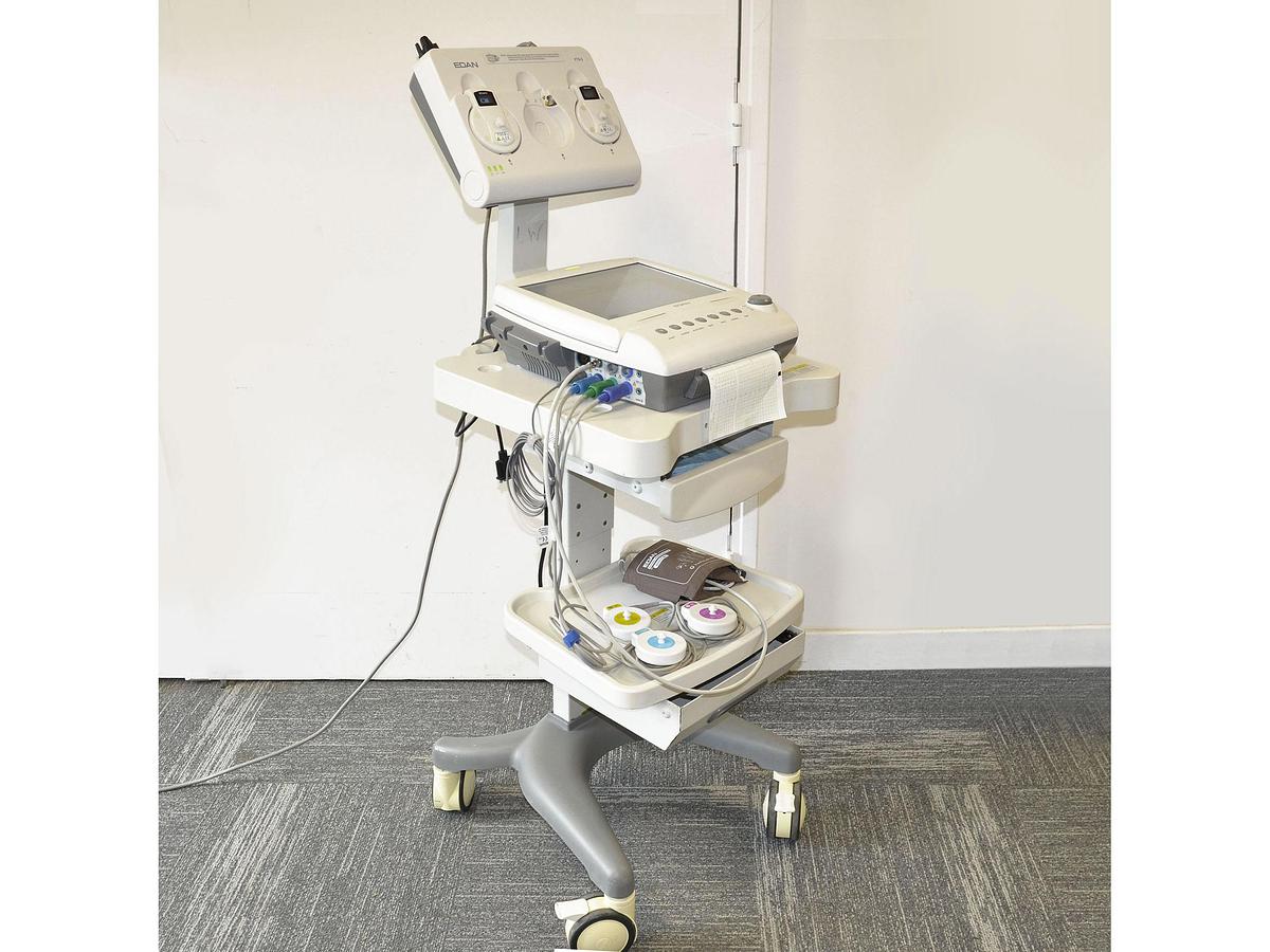 TOCOCARDIOGRAPHE EDAN F9 AVEC SONDE TOCO, SONDE CARDIO MONITORAGE DE LA MÈRE (PNI, SPO2)