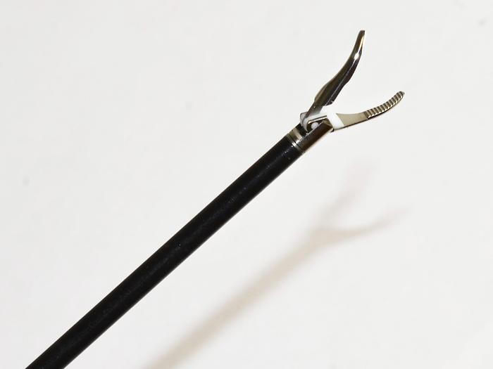 PINCE MARYLAND BIPOLAIRE DISSECTEUR INCURVE 5MM AVEC CABLE POUR COELIOSCOPIE