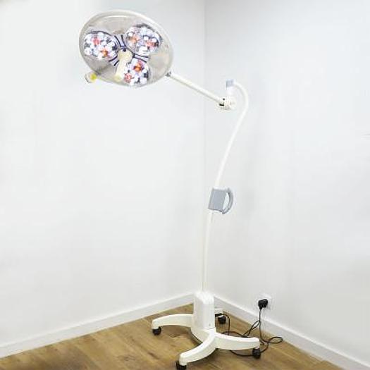 ECLAIRAGE SCIALYTIQUE MODULAIRE À LED AVEC PANNEAU DE CONTRÔLE SUR PIED BRANDON MEDICAL