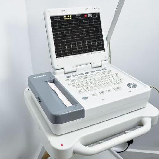 ELECTROCARDIOGRAMME ECG EDAN SE12 SUR CHARIOT