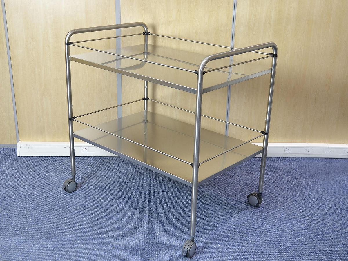 GUÉRIDON EN INOX AVEC GALERIES ET DEUX PLATEAUX 90 x 55 x 80 cm