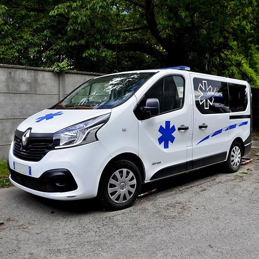 AMBULANCE RENAULT TRAFFIC AMENAGÉ