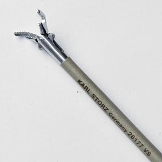 PINCE CHIRURGICALE KARL STORZ DE 5 MM DE DIAMÈTRE À SYSTÈME DE CLIQUET 26177VS