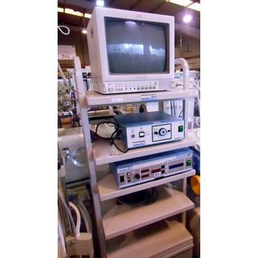 COLONNE D'ENDOSCOPIE INTERVENTIONNELLE (COELIO, ARTHRO, URO, HYSTERO) DYONICS AVEC MONITEUR PANASONIC, ENSEMBLE SOURCE XENON