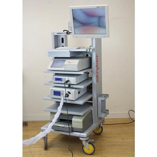 COLONNE STRYKER D'ENDOSCOPIE AVEC ECRAN PLAT SONY LMD 181MD