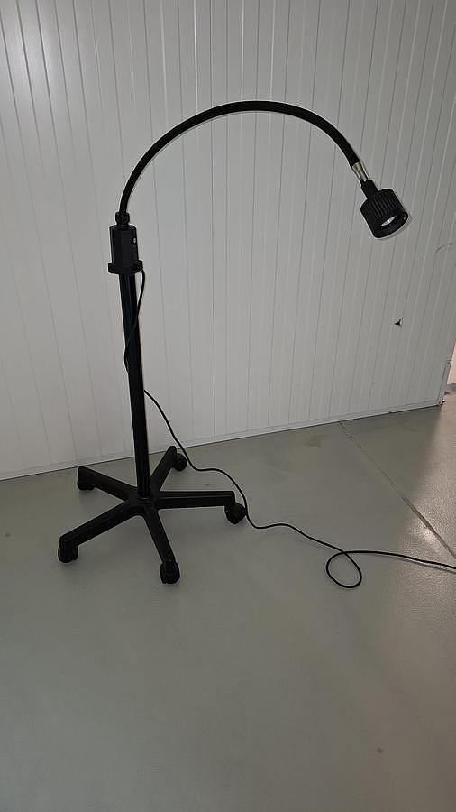 ECLAIRAGE MOBILE POUR EXAMEN MÉDICAL SUNNEX HS 541
