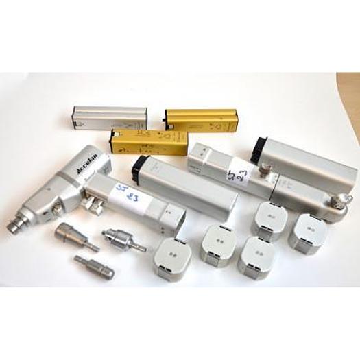 Ensemble de 2 Moteurs Aesculap Acculan a batteries avec chargeur de batteries et 7 batteries , avec 2 GA 612 DRILL et REAMER , 2
