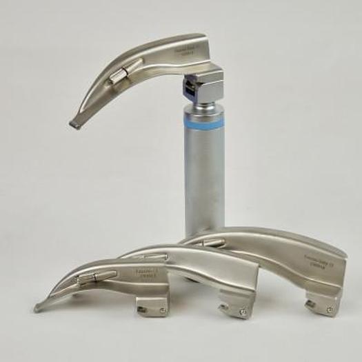 LARYNGOSCOPE AVEC 4 LAMES EN INOX DANS SA MALETTE